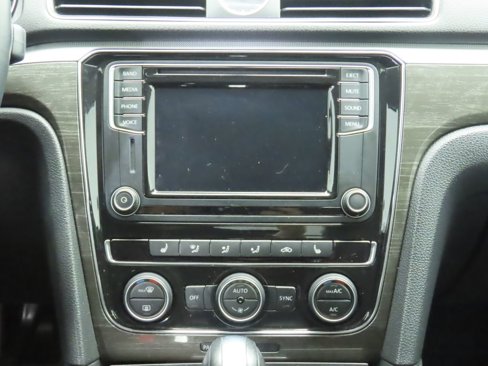 Used 2016 Volkswagen Passat 1.8T SE image 14