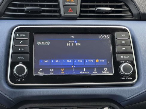 Used 2023 Nissan Versa SV image 3