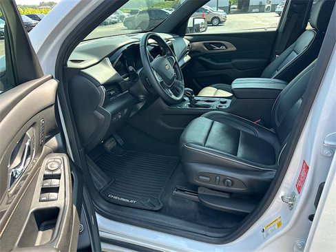 Used 2023 Chevrolet Traverse Premier image 11