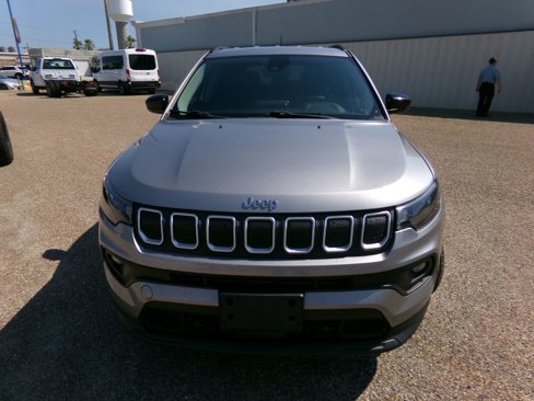 Used 2022 Jeep Compass Latitude image 2
