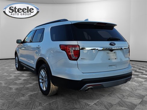 Used 2017 Ford Explorer XLT w/ Equipment Group 201A image 3