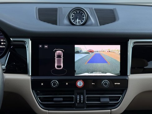 Certified 2025 Porsche Macan image 21