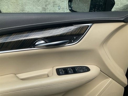 Used 2017 Cadillac XT5 FWD image 17