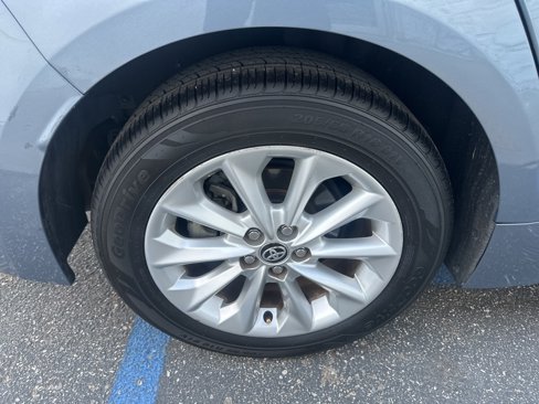 Used 2021 Toyota Corolla XLE w/ Carpet Mat Package (TMS) image 27
