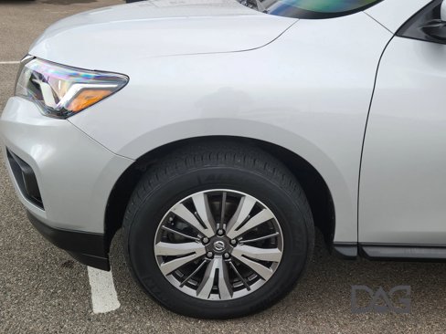 Used 2019 Nissan Pathfinder SV image 10