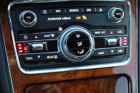 Used 2017 Lincoln Continental Select image 8