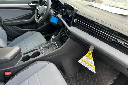 New 2025 Volkswagen Jetta SE image 14