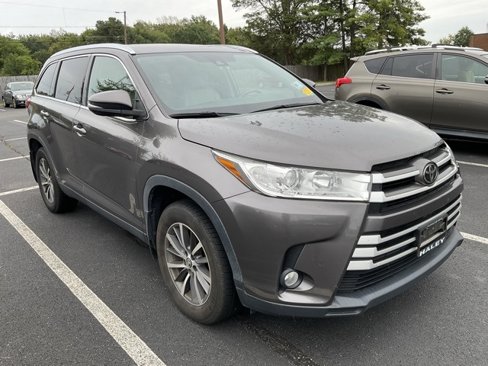 Used 2019 Toyota Highlander AWD V6 image 3