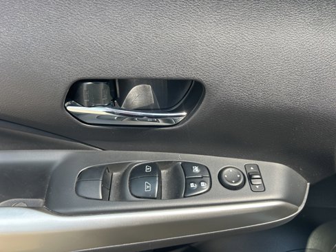 Used 2018 Nissan Kicks SR image 20