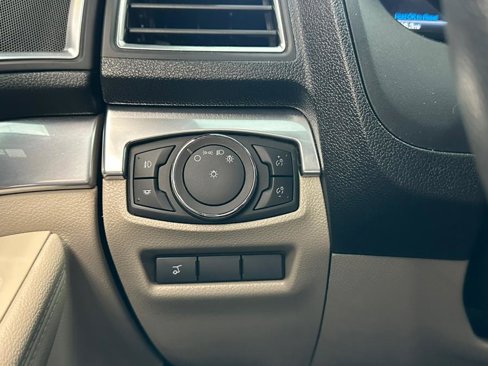 Used 2019 Ford Explorer Limited w/ Ford Safe & Smart Package image 28