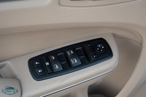 Used 2011 Chrysler 300 C image 19