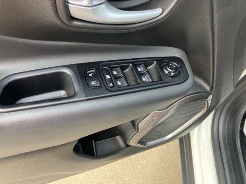 Certified 2023 Jeep Renegade Limited image 9