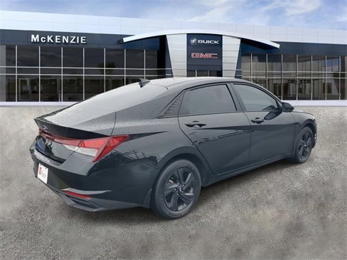 Used 2023 Hyundai Elantra SEL w/ Cargo Package image 4