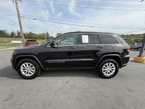 Used 2021 Jeep Grand Cherokee Laredo image 8