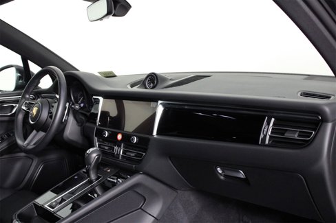 Certified 2025 Porsche Macan image 24