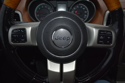 Used 2012 Jeep Grand Cherokee Overland Summit image 15