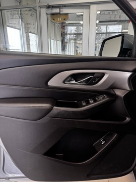 Used 2020 Chevrolet Traverse LT image 9
