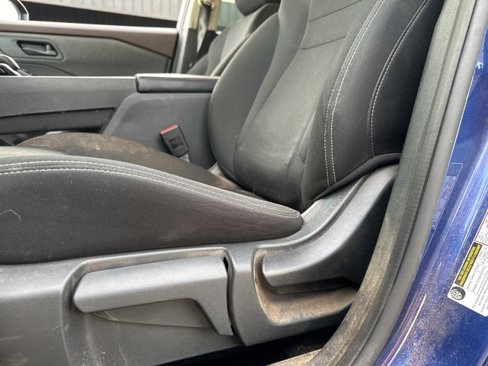 Used 2023 Nissan Rogue S image 4
