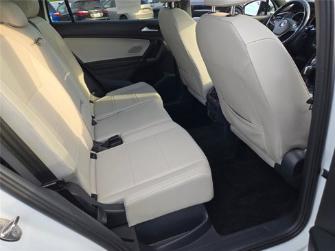 Used 2020 Volkswagen Tiguan SE R-Line image 11