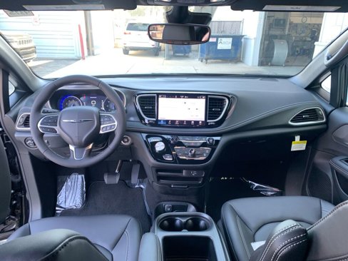 New 2026 Chrysler Pacifica Select image 29