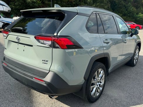 Used 2021 Toyota RAV4 XLE Premium image 7