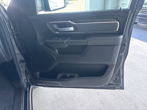 Used 2019 RAM 1500 4x4 Crew Cab image 29