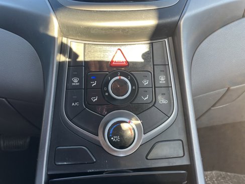 Used 2016 Hyundai Elantra SE image 21
