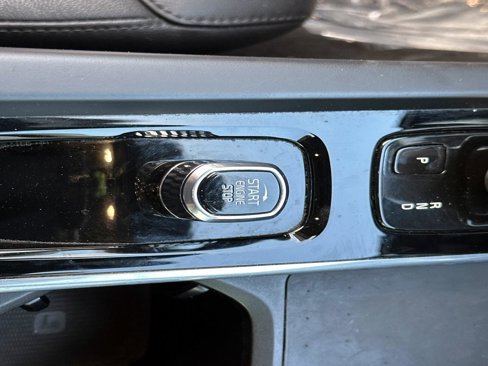 Used 2022 Volvo S60 B5 Momentum image 28