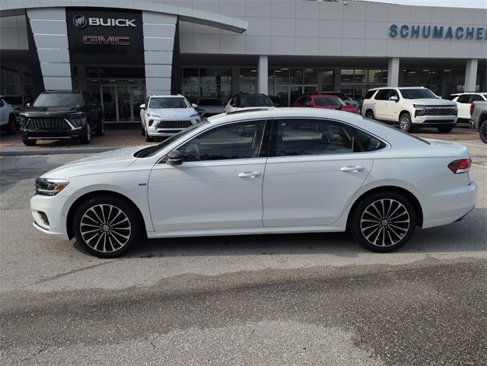Certified 2022 Volkswagen Passat 2.0T image 5