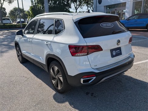 Certified 2024 Volkswagen Taos SE image 11