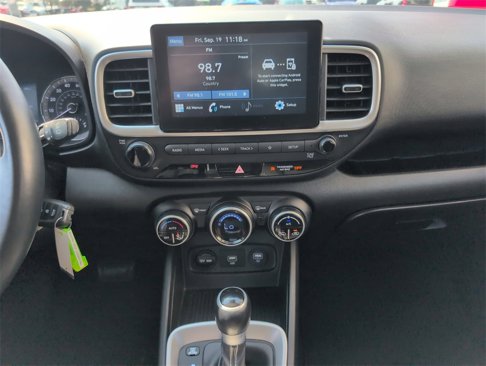 Used 2021 Hyundai Venue SEL image 16