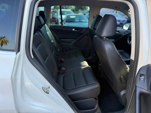Used 2014 Volkswagen Tiguan SE image 23