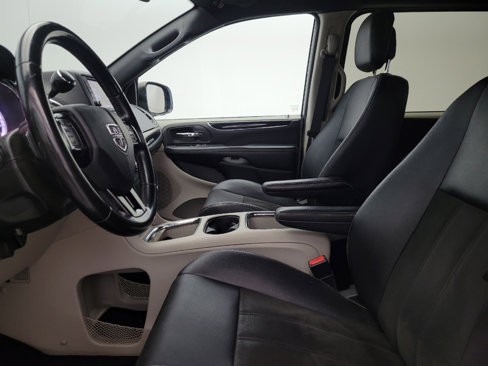 Used 2019 Dodge Grand Caravan SXT image 17
