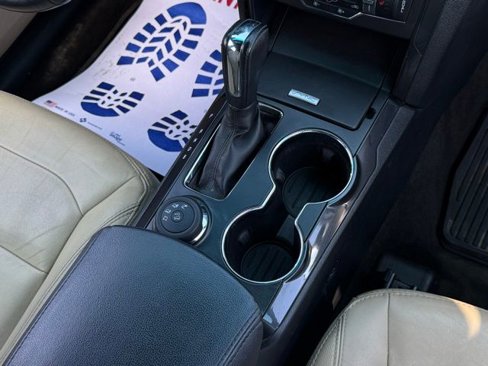 Used 2016 Ford Explorer XLT w/ Equipment Group 202A image 32