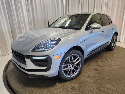 Certified 2025 Porsche Macan image 1