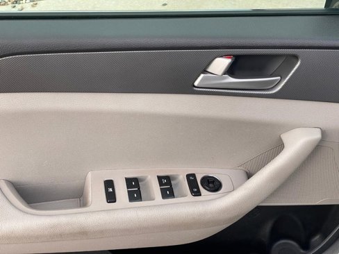 Used 2015 Hyundai Sonata SE image 17
