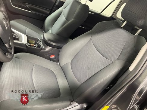 Used 2020 Toyota RAV4 LE image 12