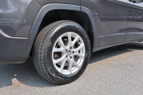 Used 2016 Jeep Cherokee Latitude w/ Cold Weather Group image 12