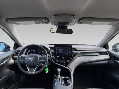 Used 2024 Toyota Camry LE image 3