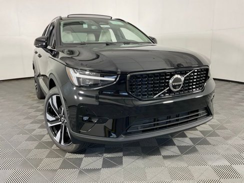 New 2025 Volvo XC40 B5 Plus w/ Protection Package Premier image 8