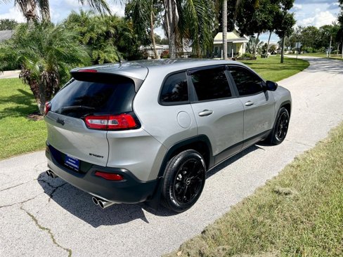 Used 2014 Jeep Cherokee Sport image 6