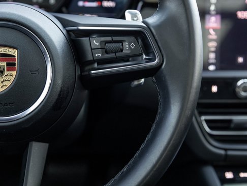 Certified 2022 Porsche Macan image 16