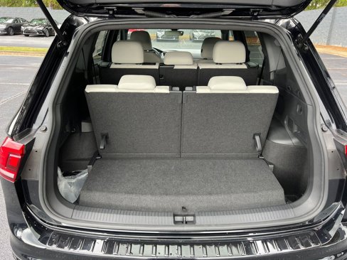 Used 2023 Volkswagen Tiguan SE R-Line image 19