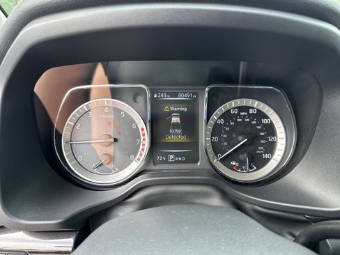 Used 2018 Nissan Titan SV image 14