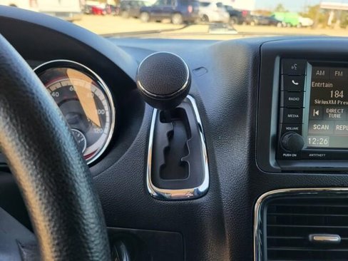 Used 2018 Dodge Grand Caravan SE w/ UConnect Hands-Free Group image 16