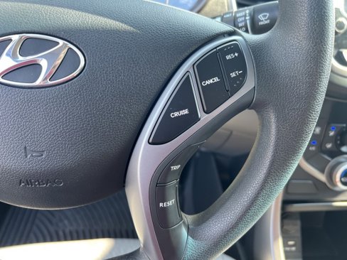 Used 2016 Hyundai Elantra SE image 24