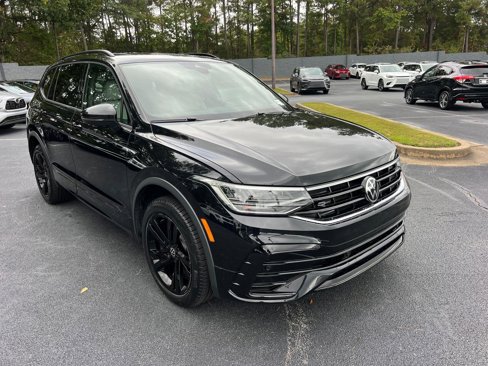 Used 2023 Volkswagen Tiguan SE R-Line image 4