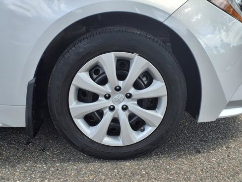 Used 2022 Toyota Corolla LE image 5