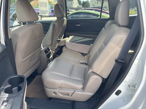 Used 2016 Honda Pilot Touring image 10