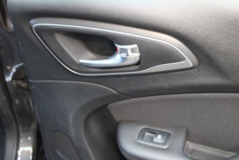 Used 2015 Chrysler 200 LX image 10